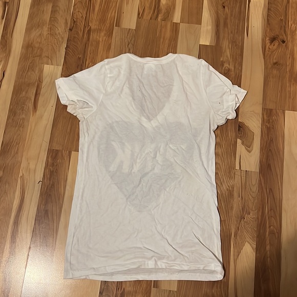 white PINK tee - Picture 2 of 2